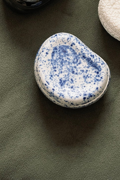 PEBBLE SHAPED BOX WITH TRAY LID