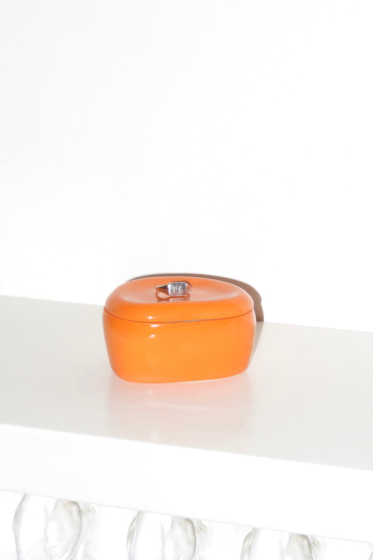 PEBBLE BOX WITH TRAY LID