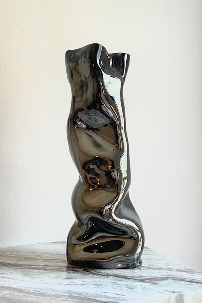 BLACK MIRROR SCULPTURE VASE 3