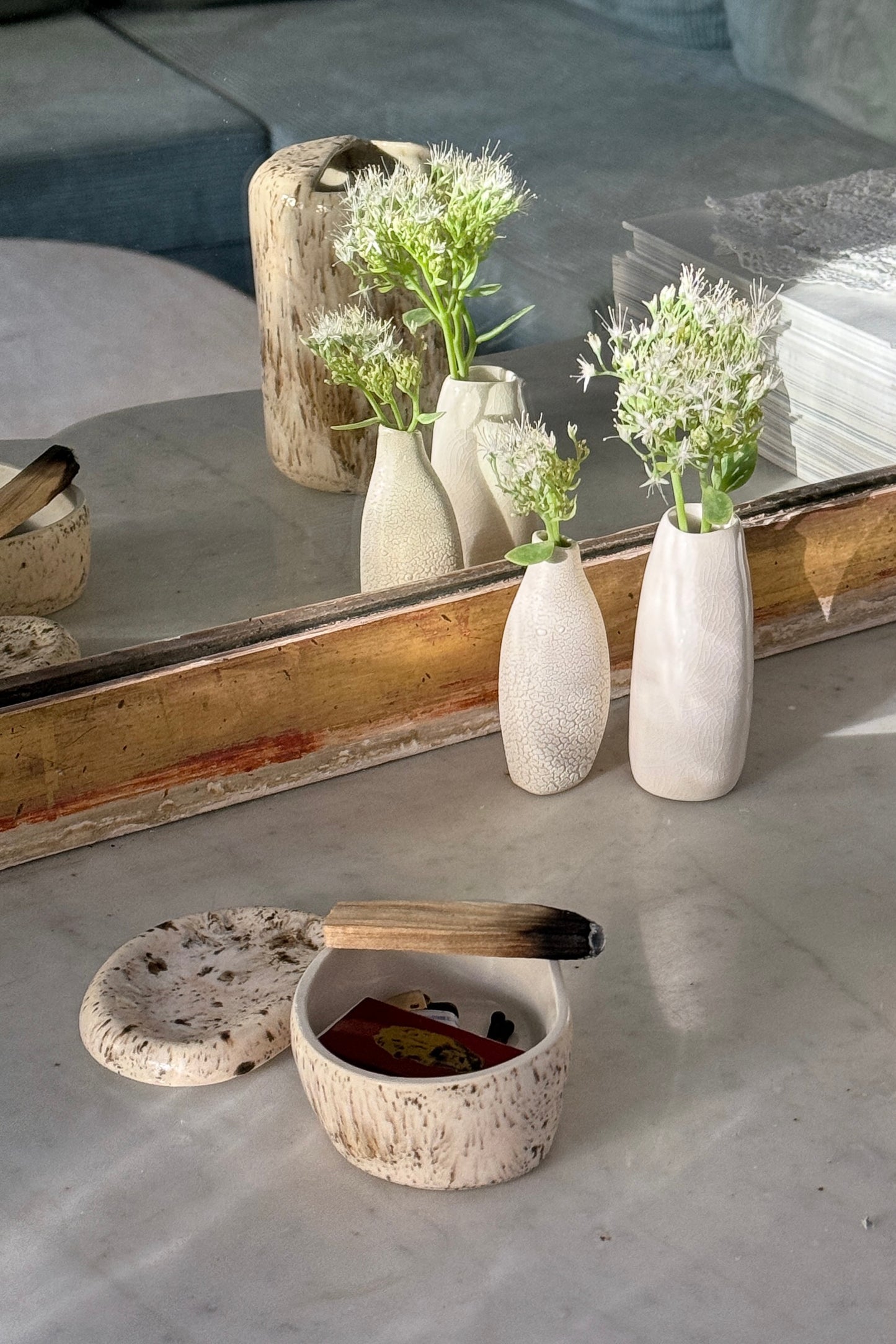 PEBBLE SHAPED BOX WITH TRAY LID