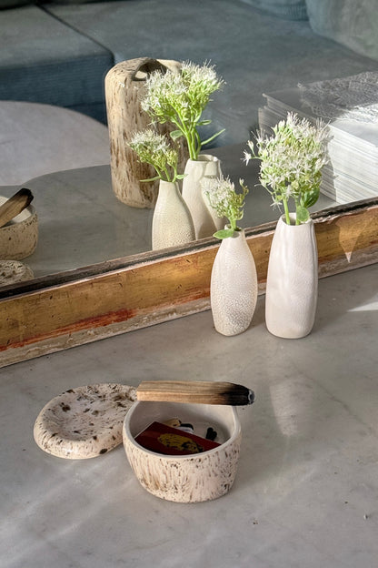 PEBBLE SHAPED BOX WITH TRAY LID