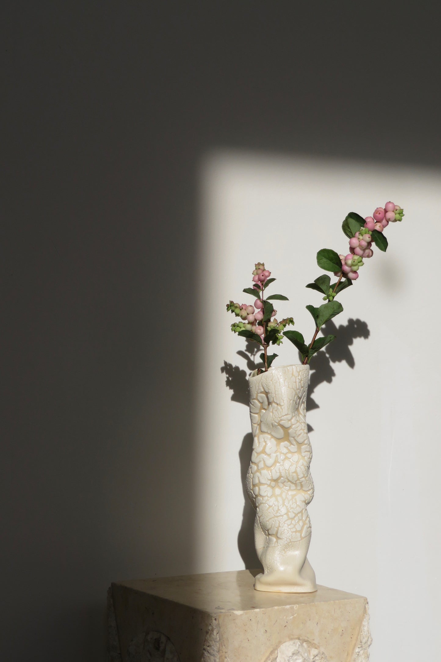 WHITE SNAKE SCULPTURE VASE 2