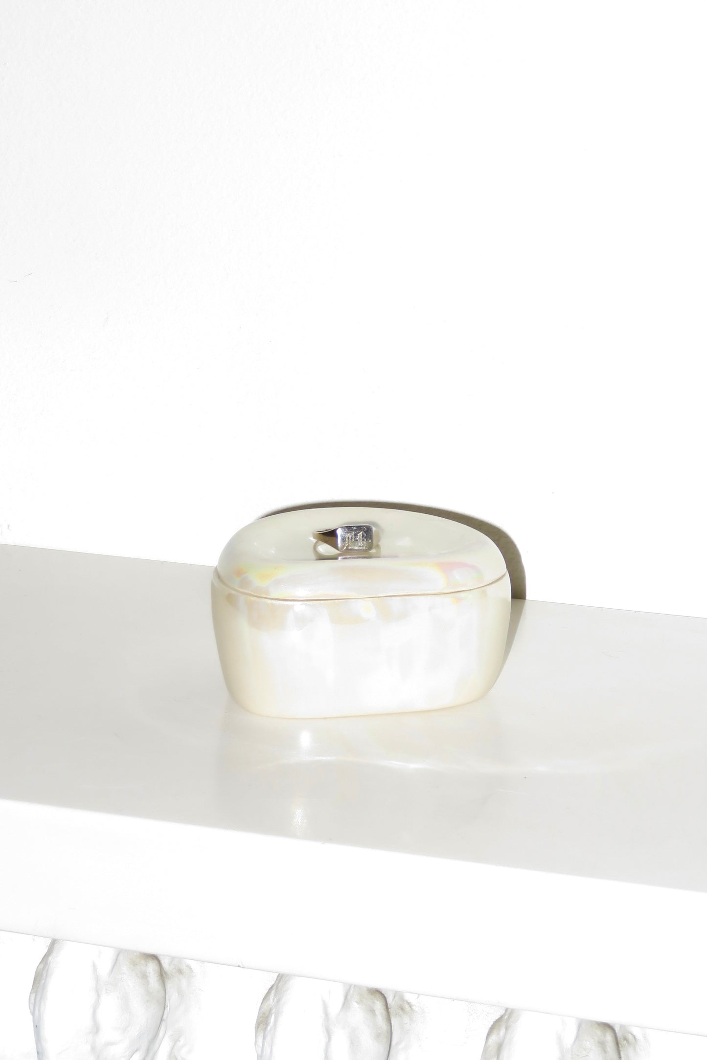 PEBBLE BOX WITH TRAY LID
