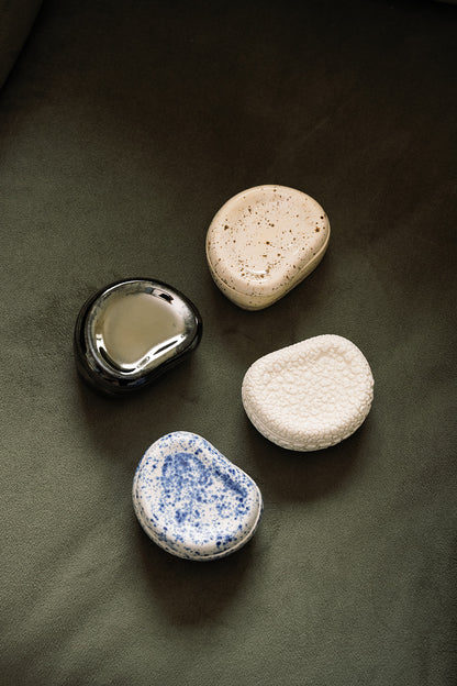 PEBBLE SHAPED BOX WITH TRAY LID