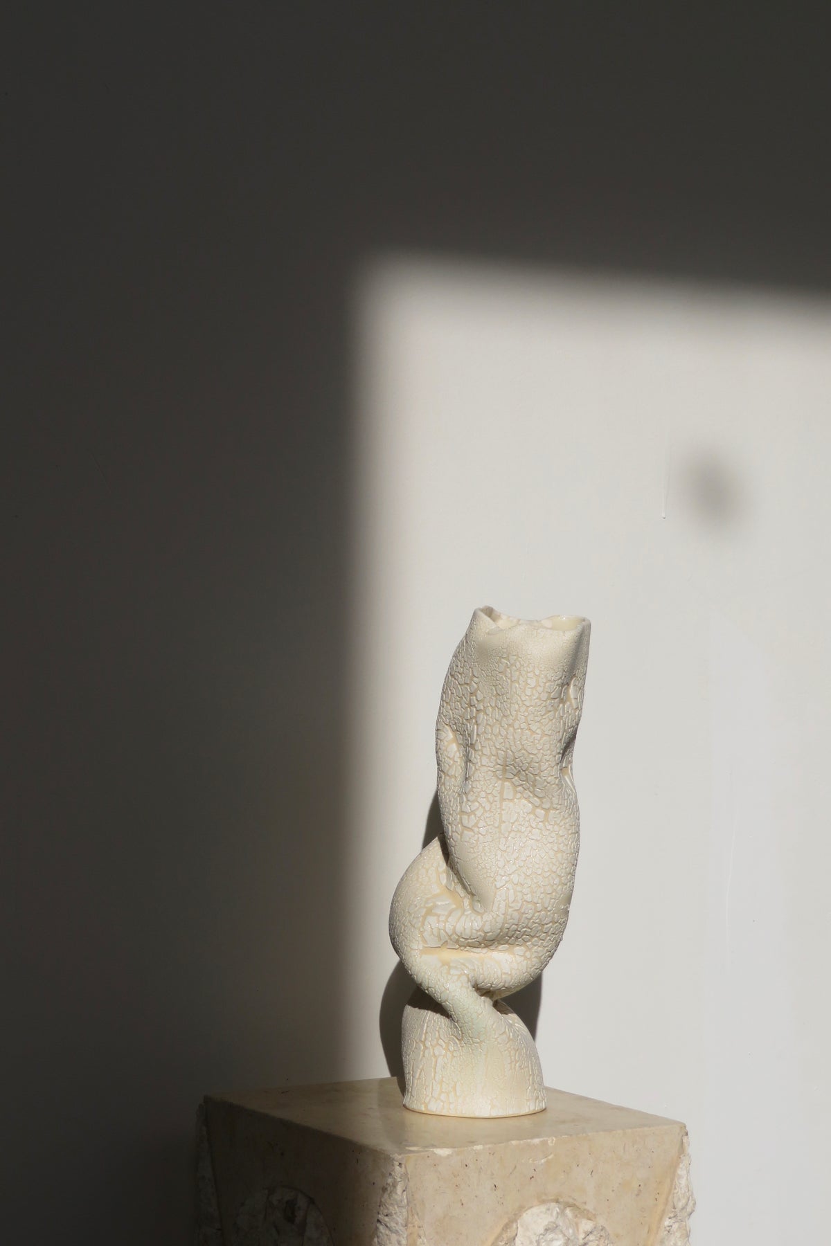 WHITE SNAKE SCULPTURE VASE 3