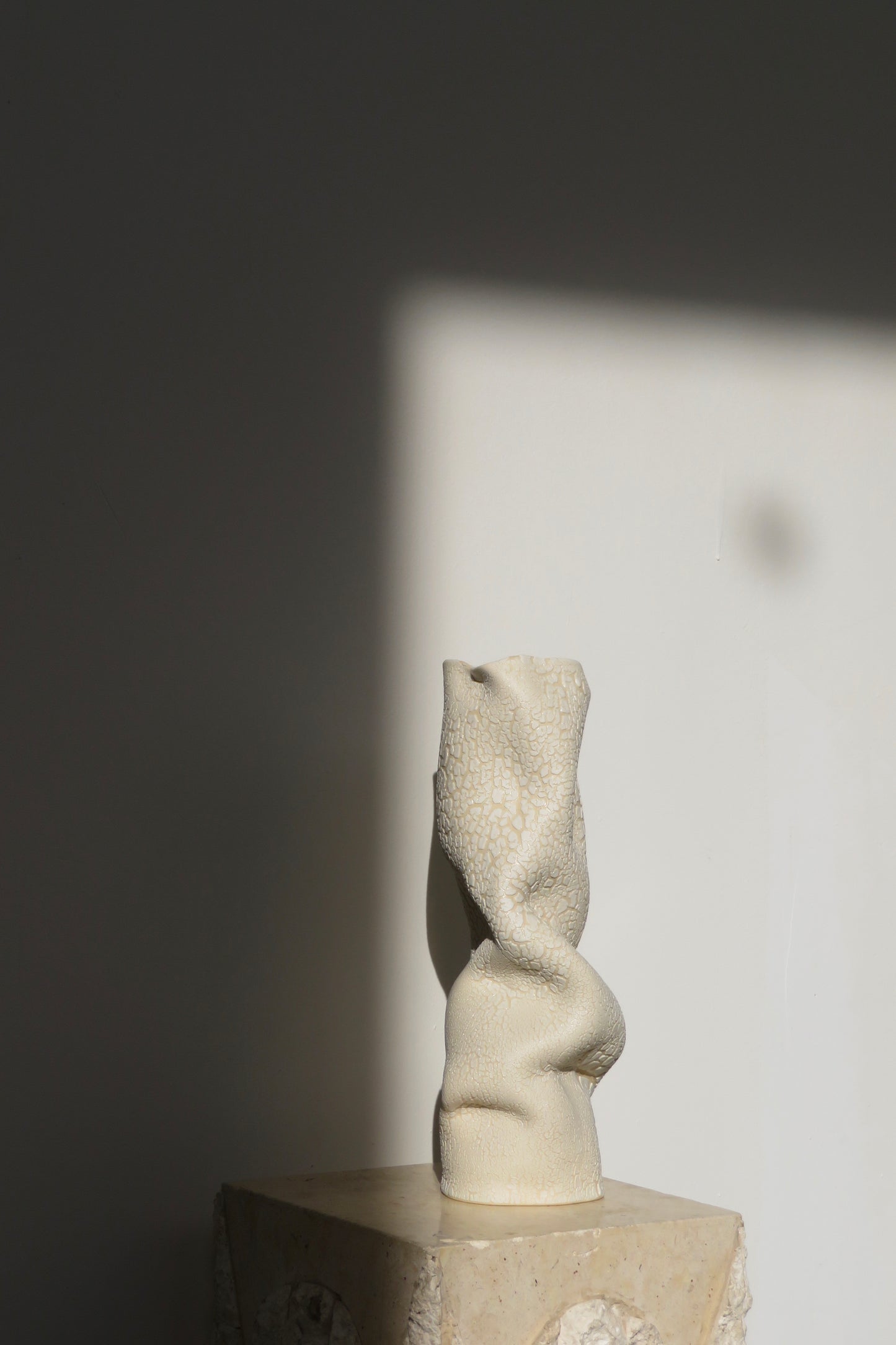 WHITE SNAKE SCULPTURE VASE 3