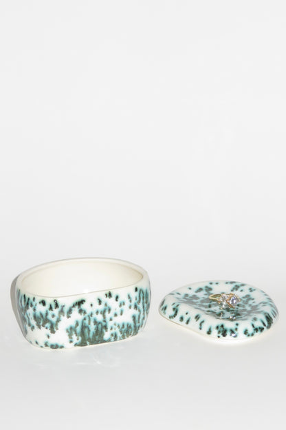 PEBBLE BOX WITH TRAY LID
