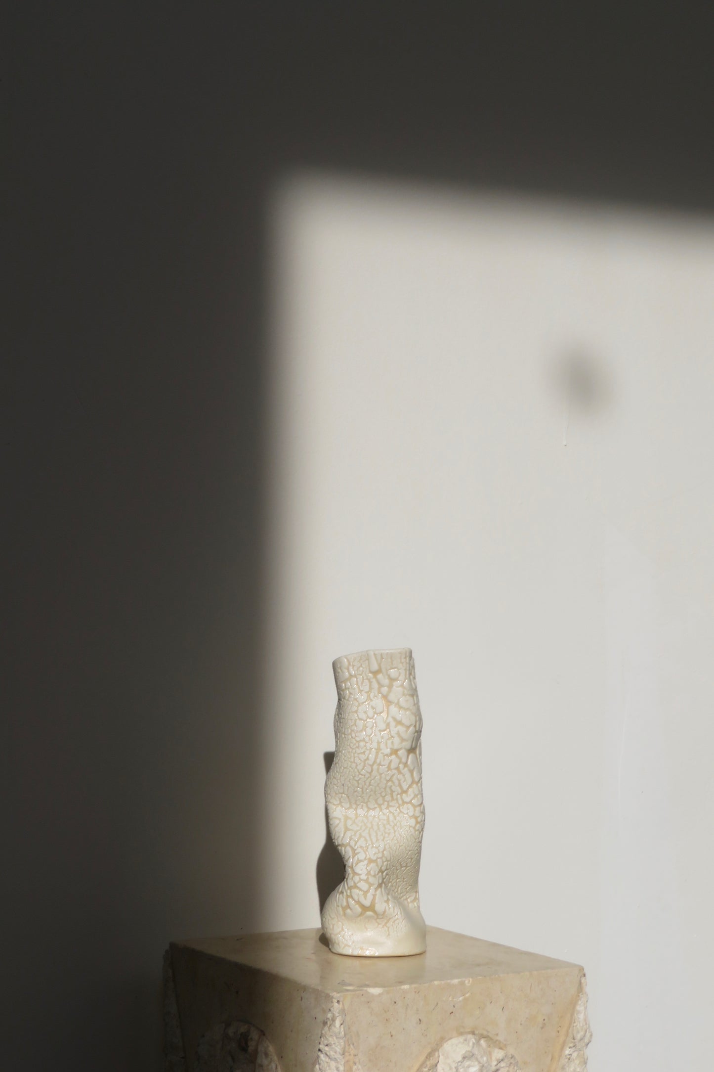 WHITE SNAKE SCULPTURE VASE 1