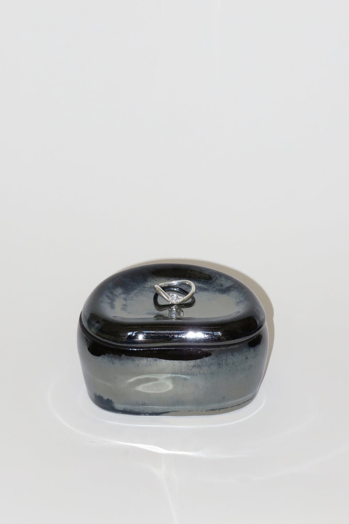 PEBBLE BOX WITH TRAY LID