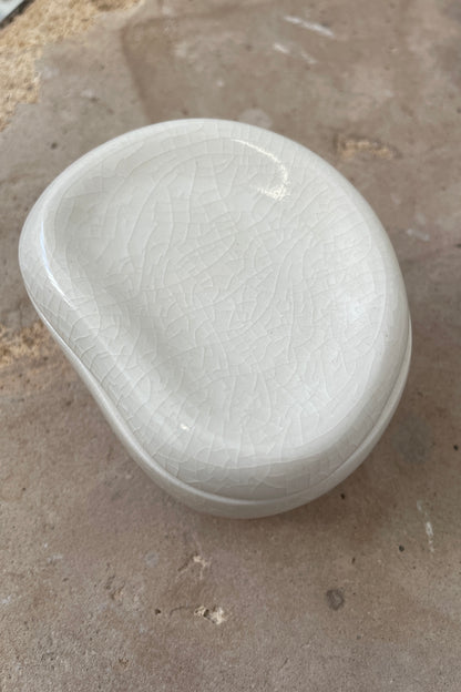 PEBBLE SHAPED BOX WITH TRAY LID
