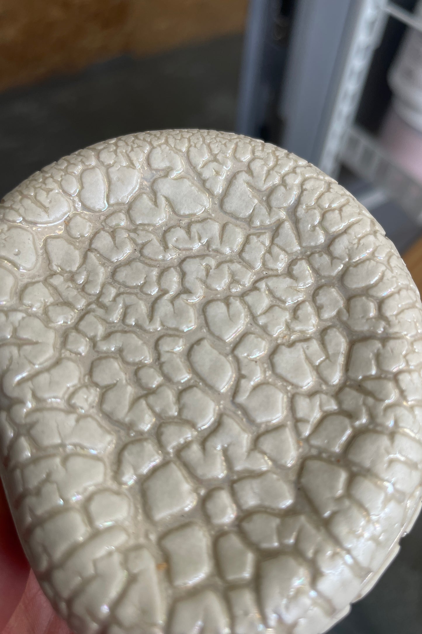 PEBBLE SHAPED BOX WITH TRAY LID