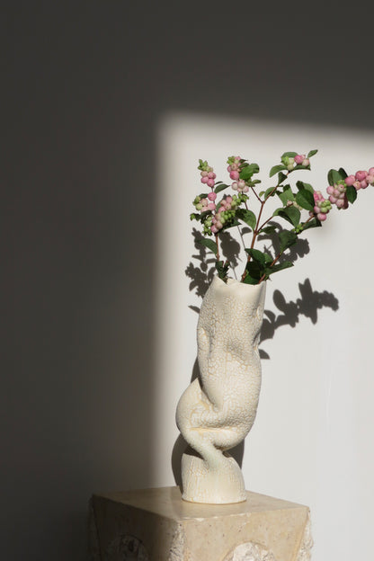 WHITE SNAKE SCULPTURE VASE 3