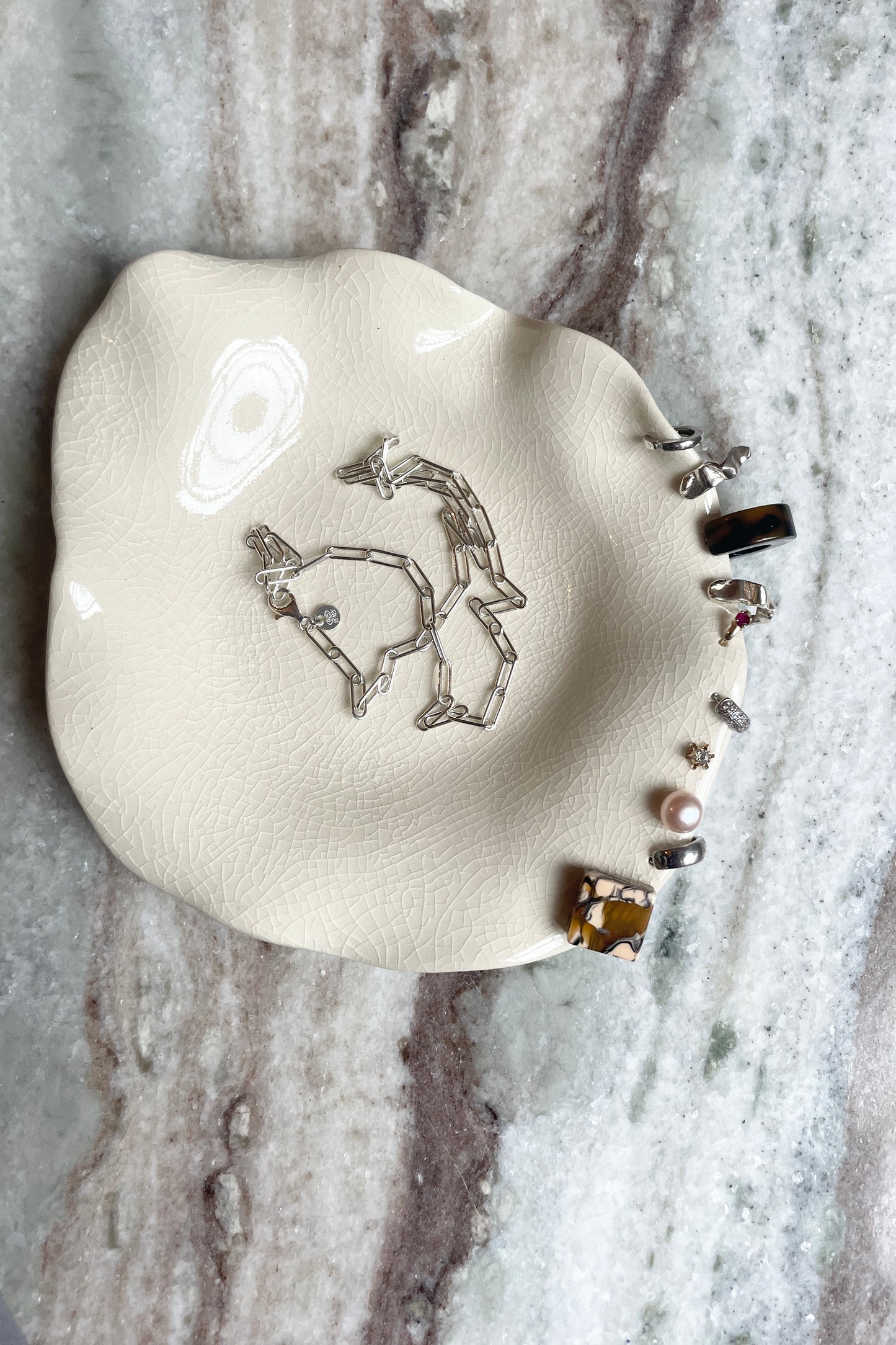 RETRO ORANGE STUD CATCHER