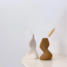 Load image into Gallery viewer, Mini Twist Vase
